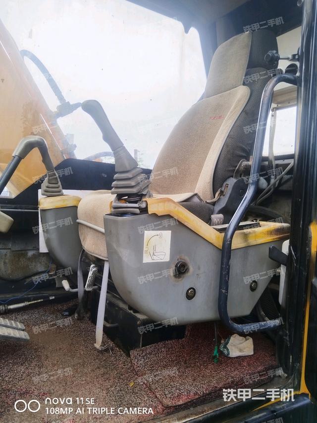 右侧玻璃角标（驾驶室部分）