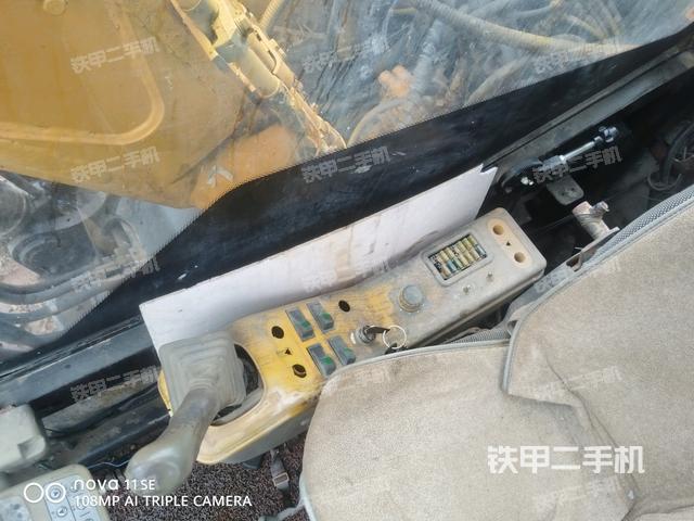 座椅右侧控制台/钥匙门/油门/含右手柄（驾驶室部分）