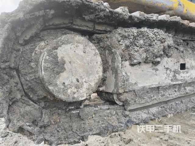 右驅(qū)動輪（行走機構(gòu)）