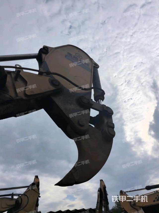 小臂整体左后（工作和回转装置）