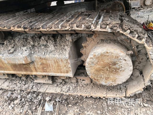 右驱动轮（行走机构）