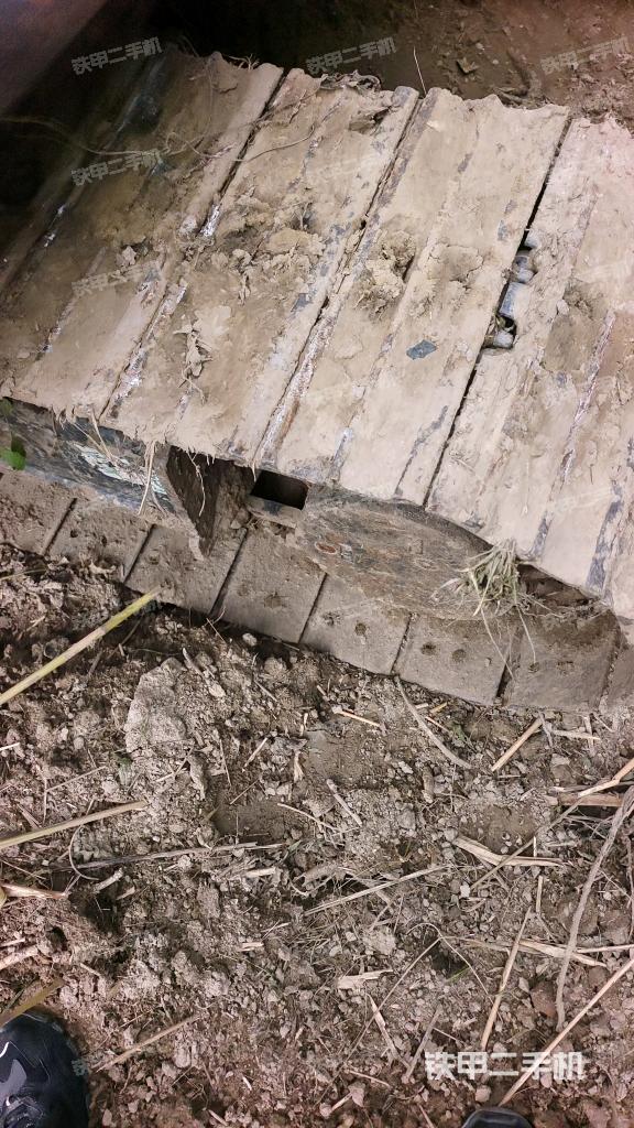 左側(cè)行走馬達蓋板（行走機構(gòu)）