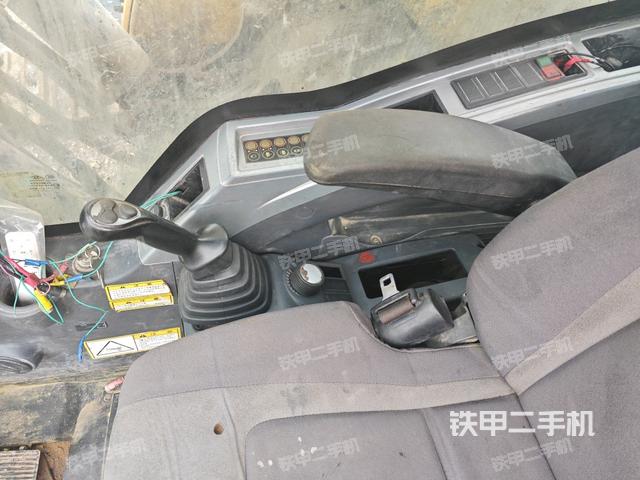 座椅右側(cè)控制臺/鑰匙門/油門/含右手柄（駕駛室部分）