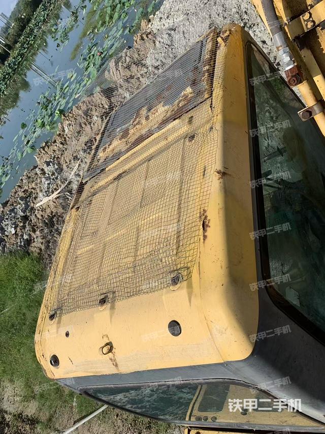 駕駛室頂部（整機外觀）