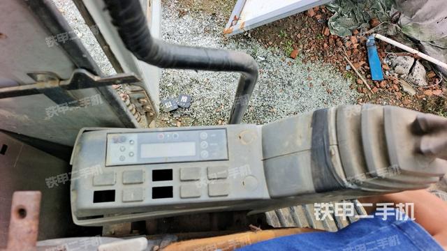 座椅左側(cè)控制臺/音響/含左手柄（駕駛室部分）