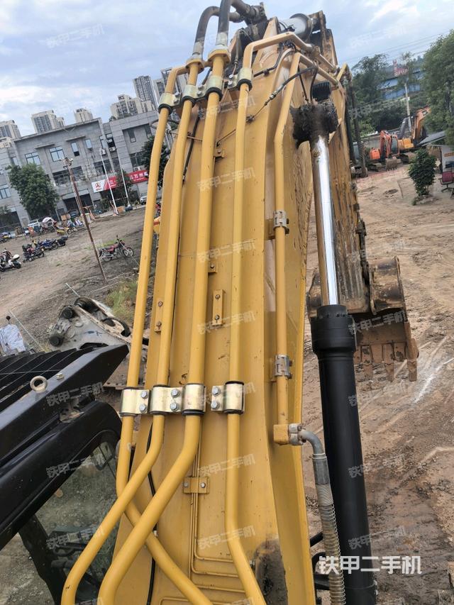 大臂背部俯視（工作和回轉(zhuǎn)裝置）