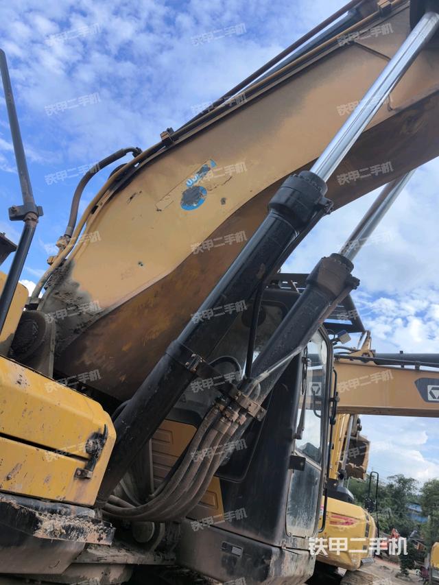 大臂根部 斜视（工作和回转装置）