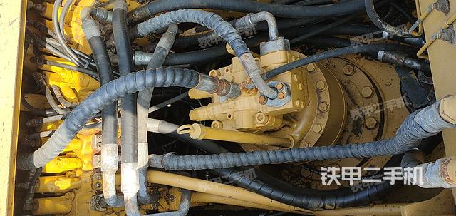 回转马达和主控阀（整机外观）