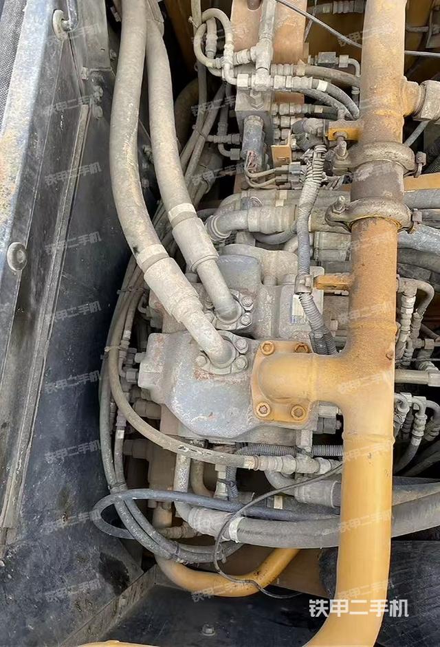 回转马达和主控阀（整机外观）