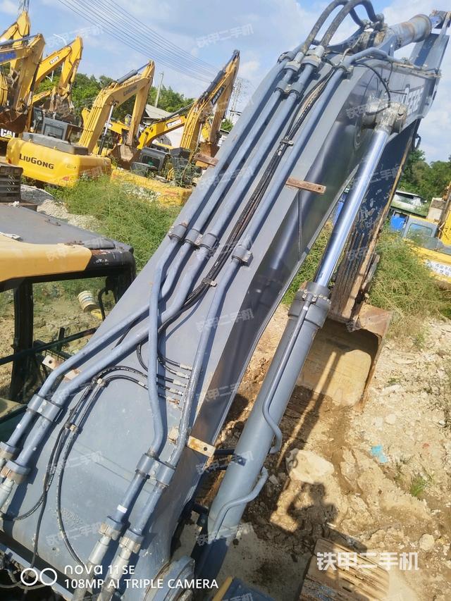 大臂背部俯视（工作和回转装置）