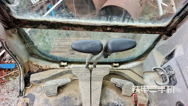 后窗玻璃角標（駕駛室部分）