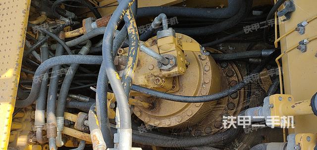 回转马达和主控阀（整机外观）