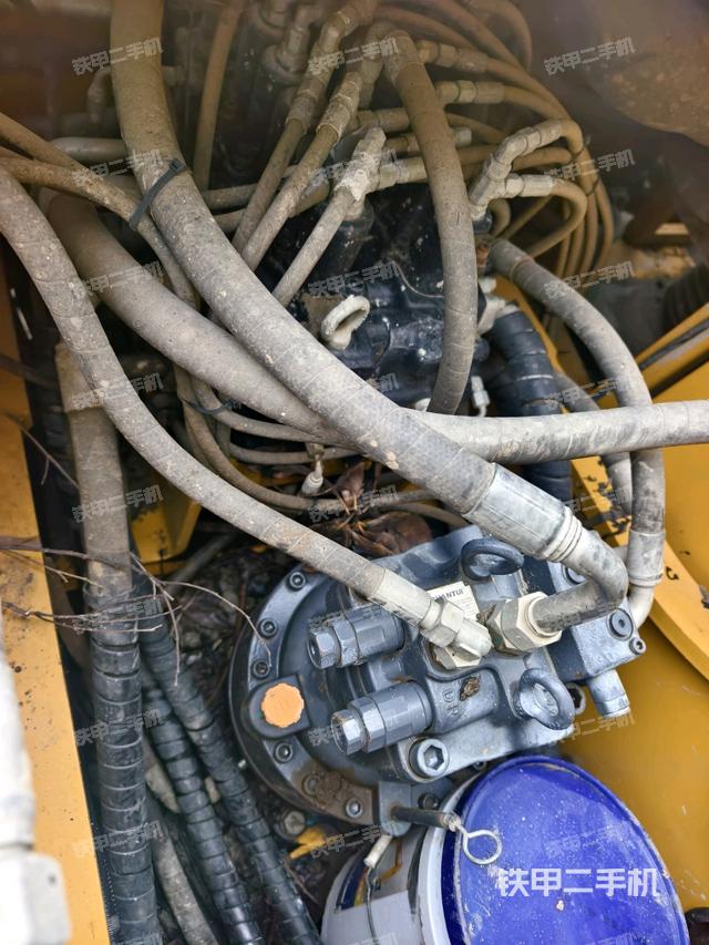 回轉(zhuǎn)馬達(dá)和主控閥（整機(jī)外觀）