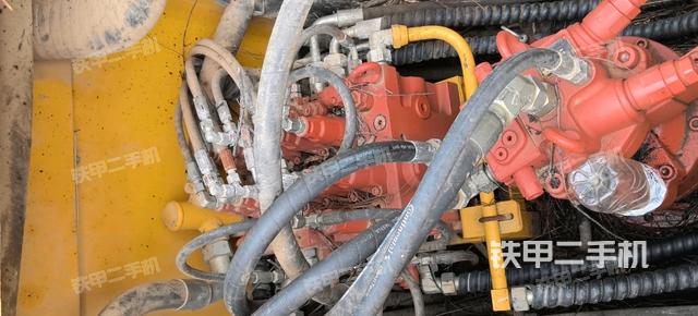 回转马达和主控阀（整机外观）