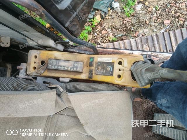 座椅左侧控制台/音响/含左手柄（驾驶室部分）