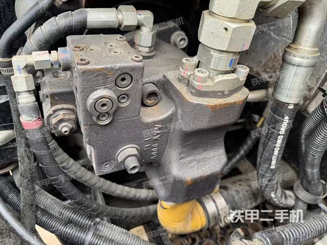 液压泵舱室正面整体（整机外观）