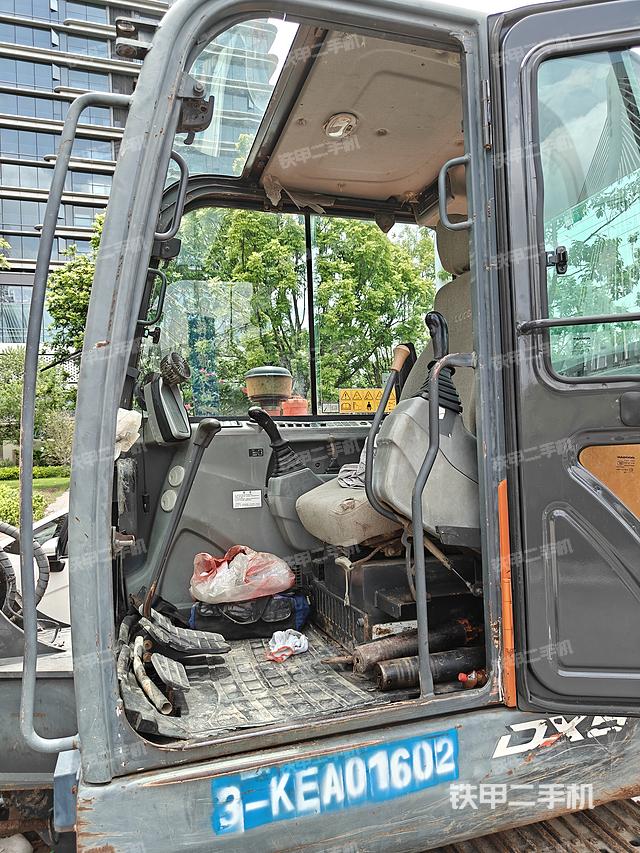 驾驶室整体（整机外观）