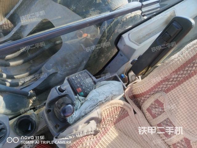 座椅左侧控制台/音响/含左手柄（驾驶室部分）