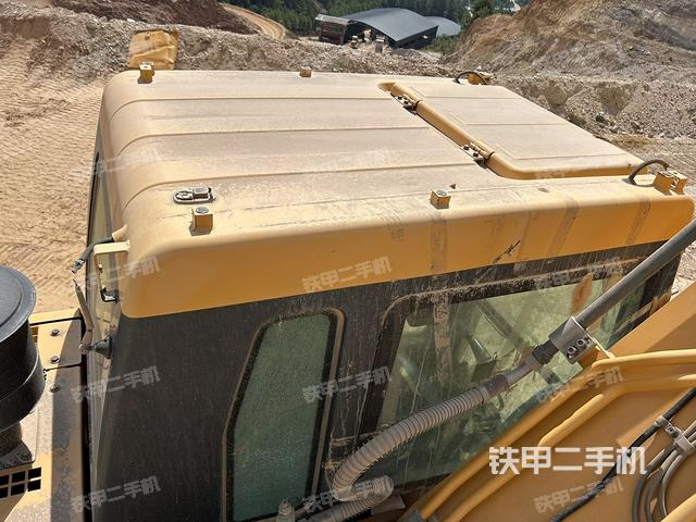 驾驶室顶部（整机外观）