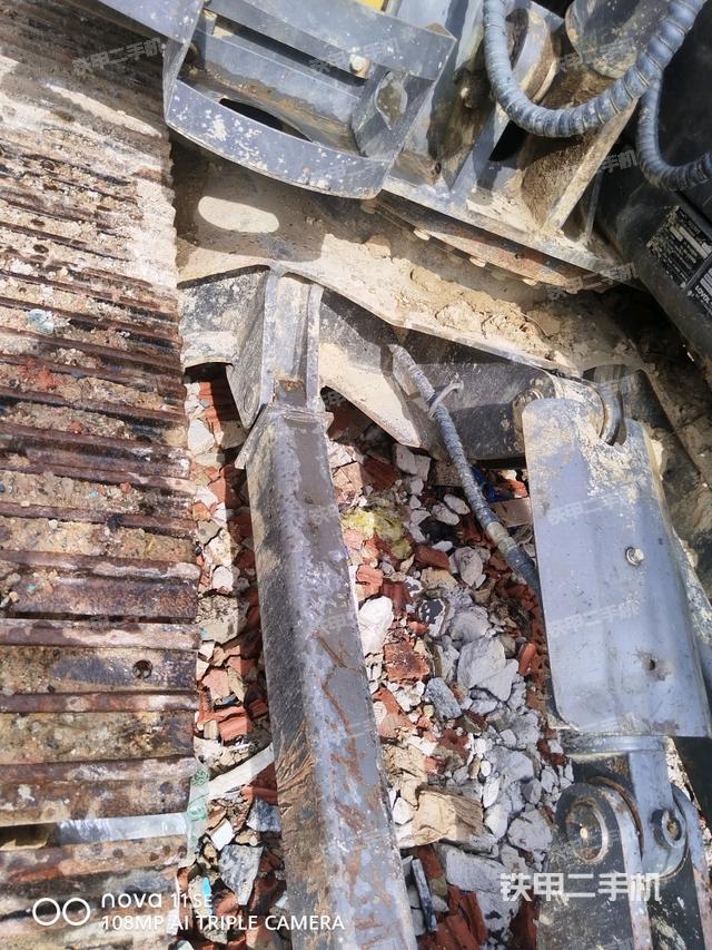 轉(zhuǎn)盤(pán)和下車(chē)架正前（工作和回轉(zhuǎn)裝置）