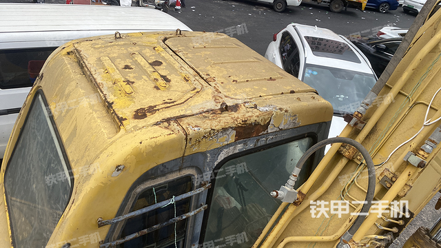 驾驶室顶部（整机外观）