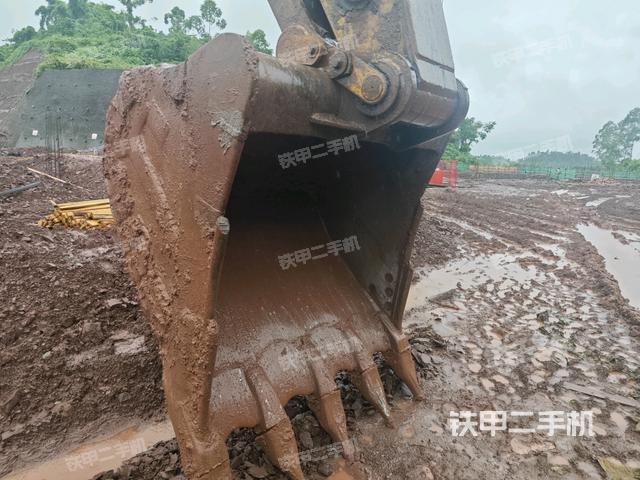 铲斗右后整体（工作和回转装置）