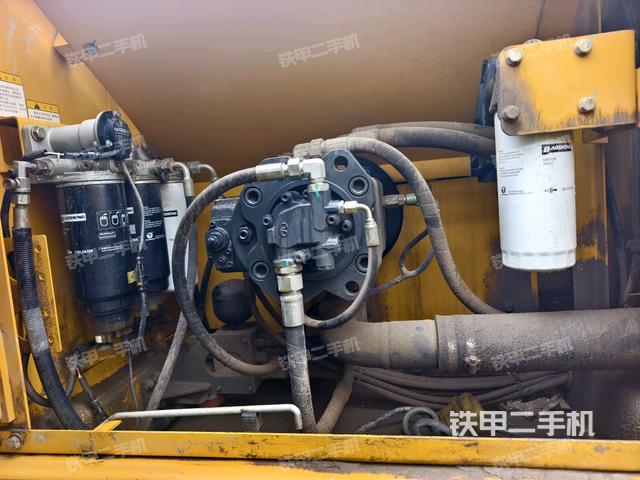 液壓泵艙室正面整體（整機(jī)外觀）