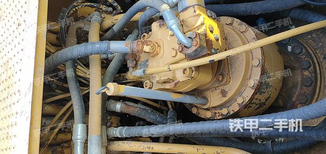 回转马达和主控阀（整机外观）