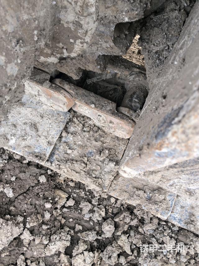 右側(cè)履帶整體（行走機(jī)構(gòu)）