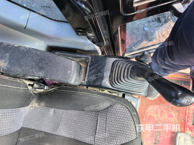 座椅左側控制臺/音響/含左手柄（駕駛室部分）