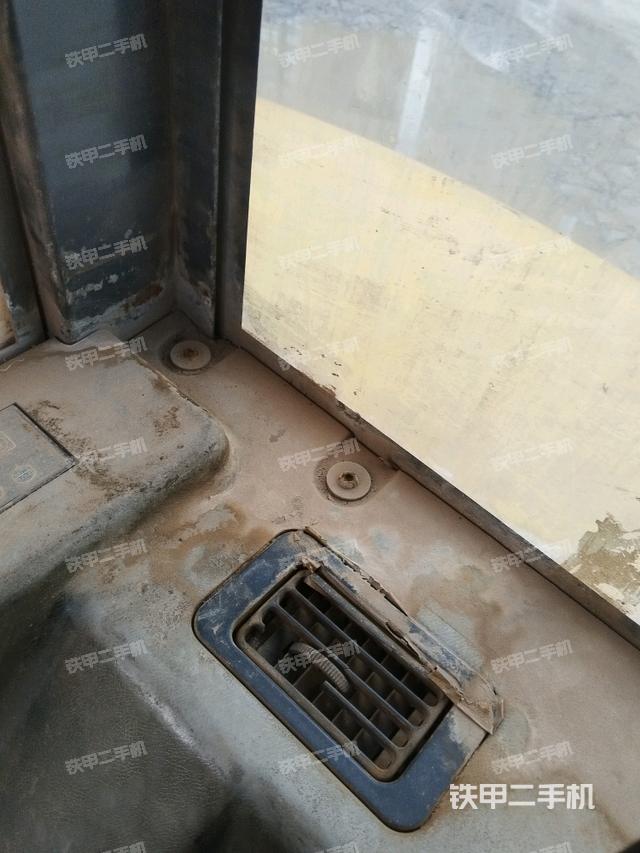 后窗玻璃角標（駕駛室部分）