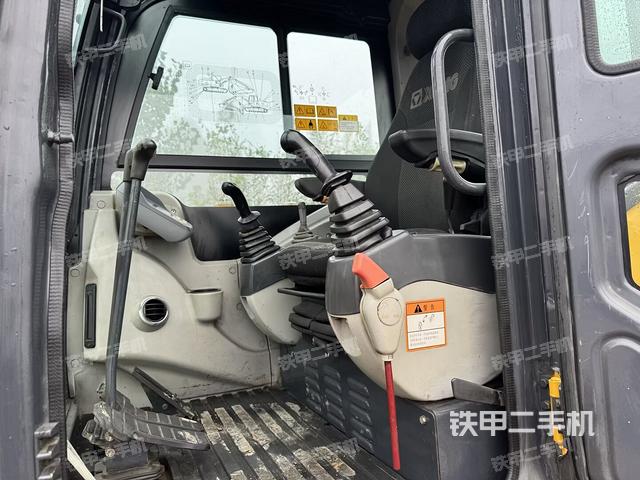 驾驶室顶部（整机外观）