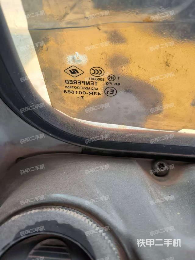 后窗玻璃角标（驾驶室部分）