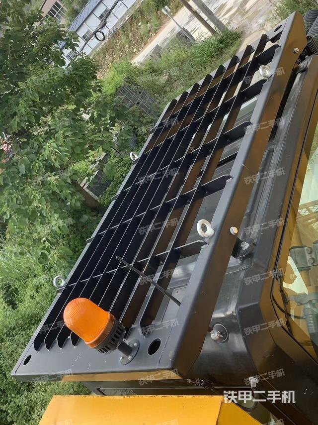 驾驶室顶部（整机外观）