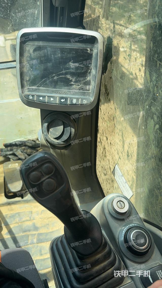 驾驶室整体（整机外观）