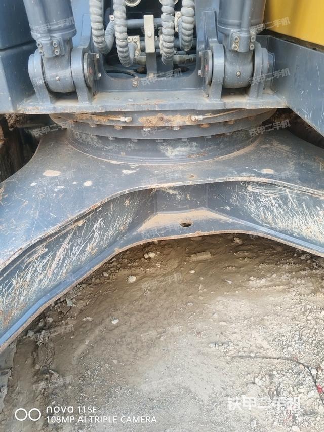 轉(zhuǎn)盤和下車架正前（工作和回轉(zhuǎn)裝置）