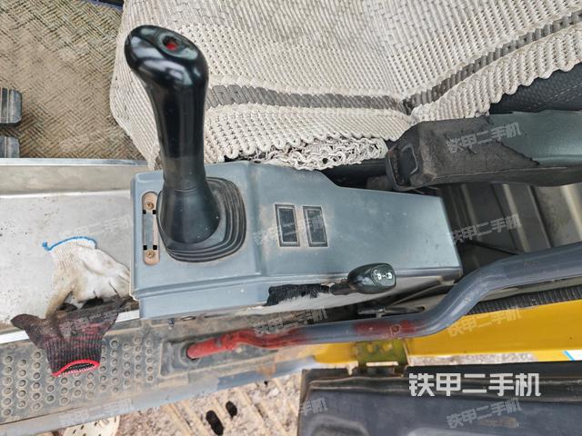 座椅左侧控制台/音响/含左手柄（驾驶室部分）