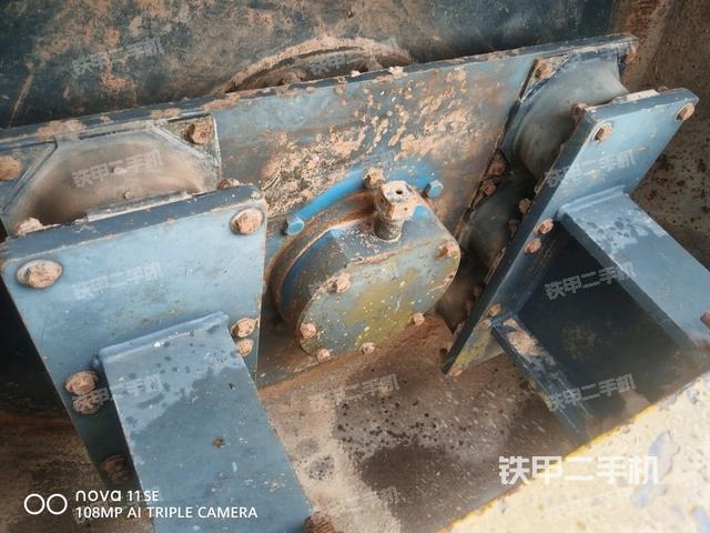 前輪左側(cè)減震塊連接及部件（壓路機前后車架）