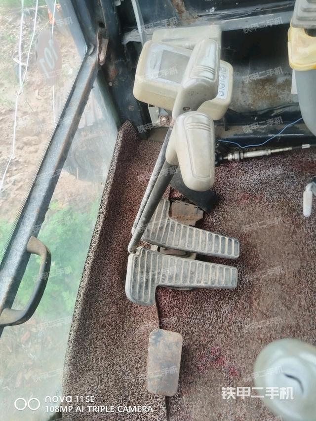 座椅后部（驾驶室部分）