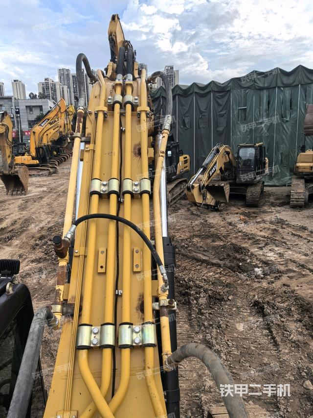 大臂背部俯視（工作和回轉(zhuǎn)裝置）