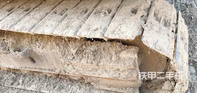 單側(cè)履帶整體（整機(jī)外觀）