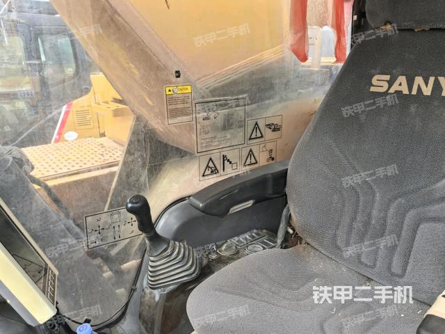 后窗玻璃角标（驾驶室部分）