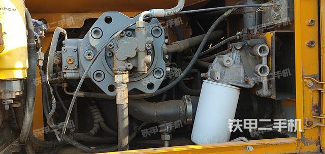 液壓泵艙室正面整體（整機(jī)外觀）