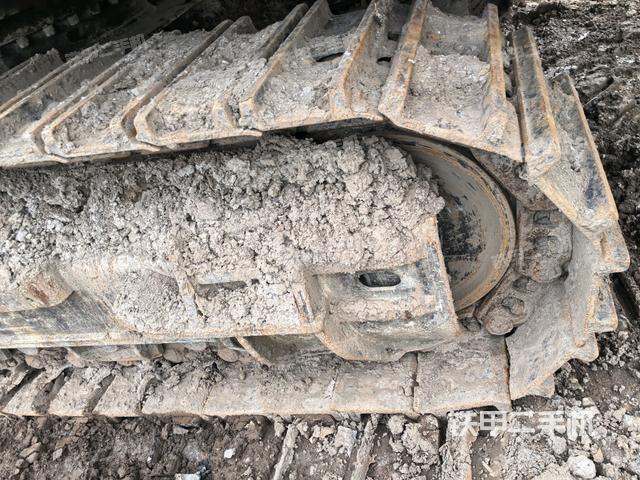 左驅(qū)動輪（行走機構(gòu)）