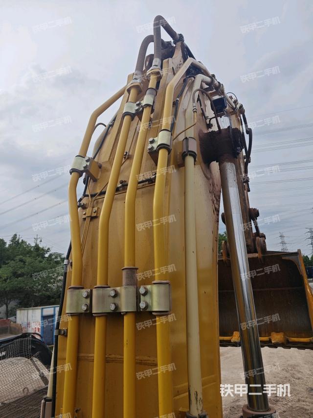 大臂背部俯视（工作和回转装置）