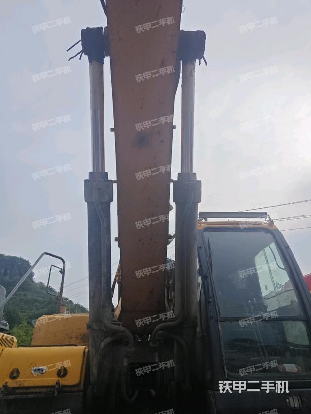 大臂油缸整體?豎拍（工作和回轉(zhuǎn)裝置）