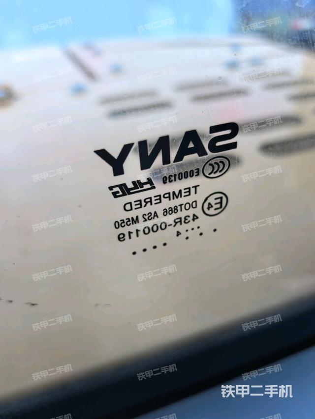 后窗玻璃角標（駕駛室部分）