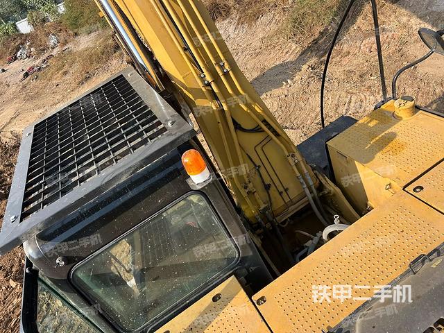 驾驶室顶部（整机外观）