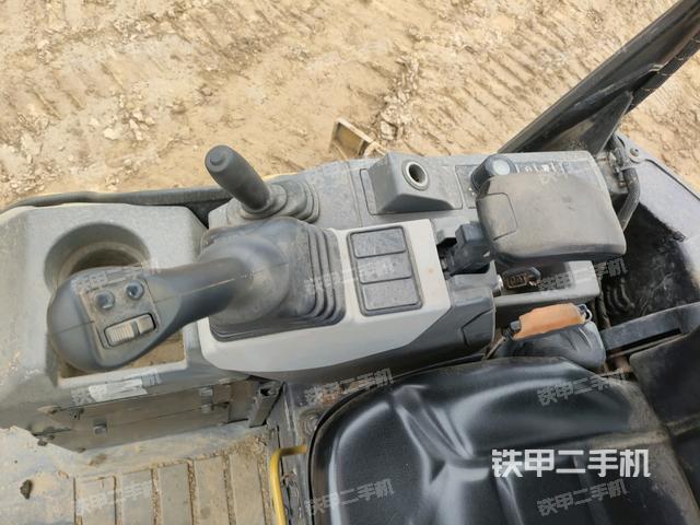 座椅右側(cè)控制臺/鑰匙門/油門/含右手柄（駕駛室部分）