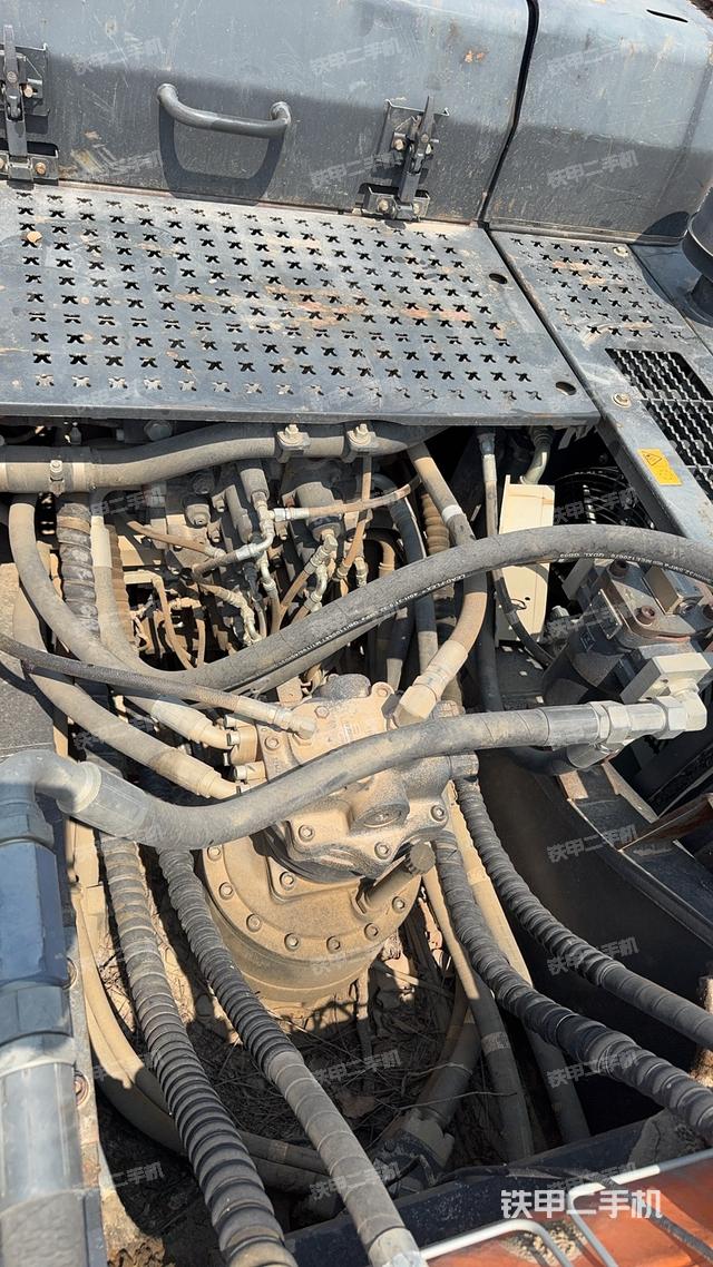 回转马达和主控阀（整机外观）